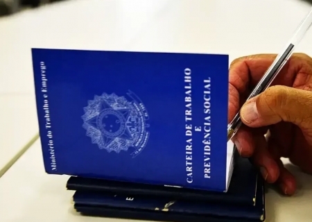 Brasil cria 58,5 mil empregos em julho, pior resultado do mês desde 2020