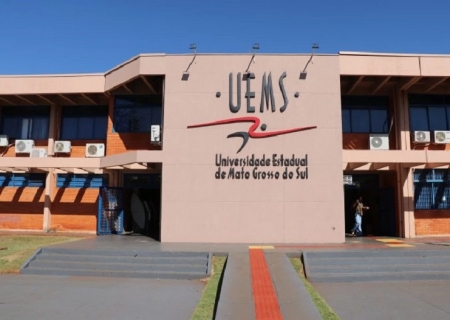 UEMS abre seleções para professores com salários de até R$ 10,2 mil