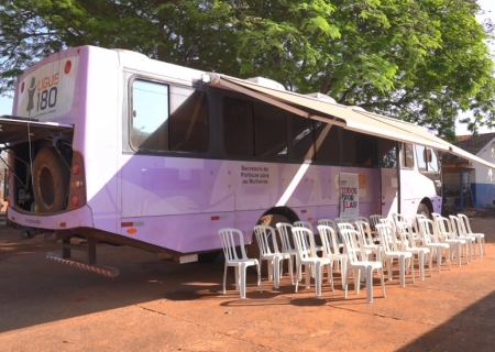 Ônibus Lilás leva serviços e orientação às moradoras dos assentamentos de Batayporã
