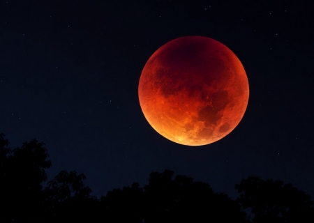 Eclipse lunar deixa Lua avermelhada e poderá ser visto em todo o Brasil nesta madrugada