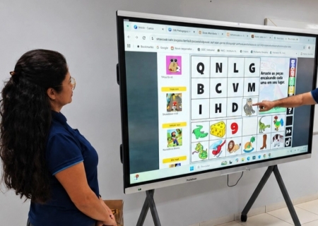 Lousa interativa amplia possibilidades de aprendizagem na Rede Municipal de Ensino