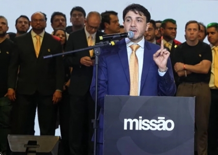 Renan Santos oficializa candidatura ao Planalto com críticas a Lula e Bolsonaro
