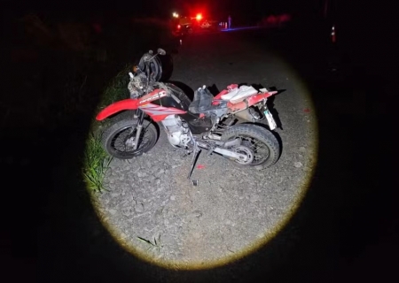 Mulher morre após moto ser atingida por caminhão na MS-156