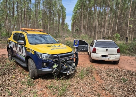Dupla abandona carros carregados com mercadorias estrangeiras durante fuga em Brasilândia