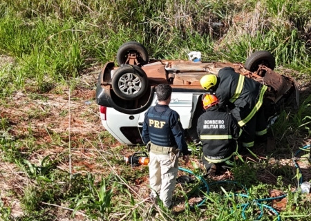 Colisão frontal deixa uma pessoa morta e cinco feridas na BR-376, próximo a Amandina
