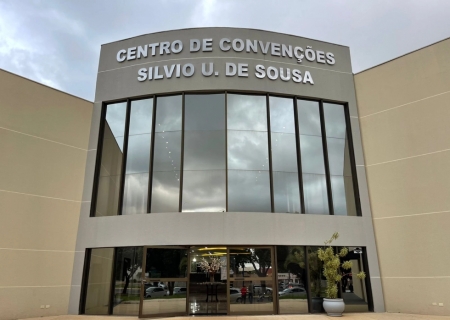 Vereadora cobra adequações para cadeirantes no Centro de Convenções