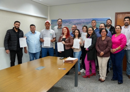 Prefeitura de Nova Andradina formaliza posse de seis servidores