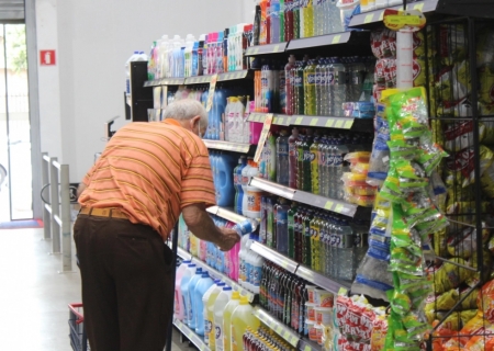 Inflação desacelera para 0,07% em julho e volta para dentro da meta