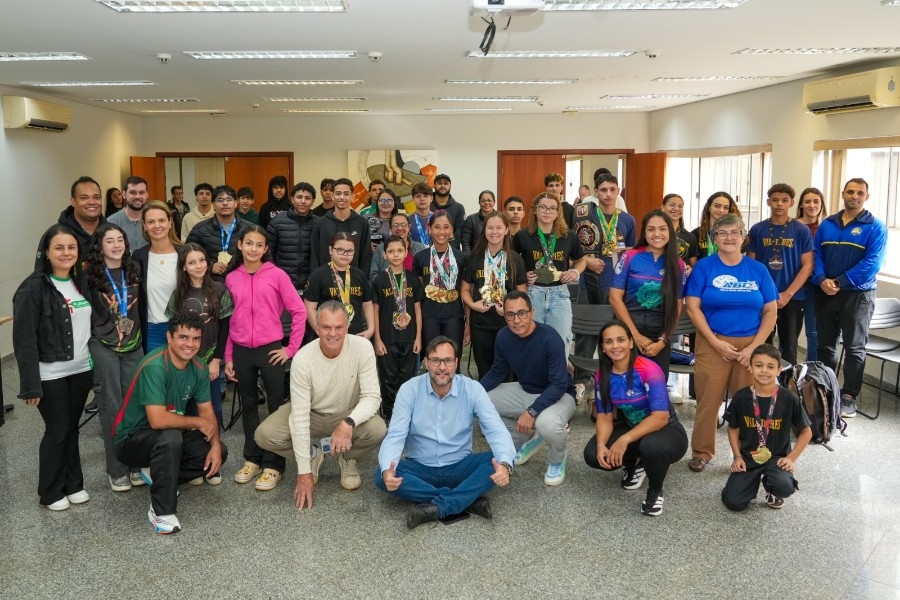 Atletas de Nova Andradina são reconhecidos em recepção no Paço Municipal