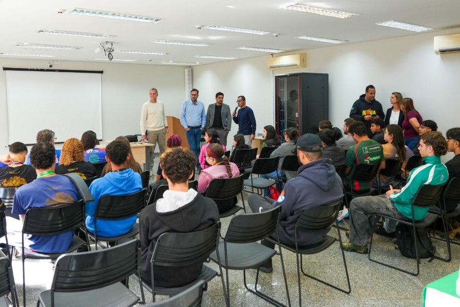 Atletas de Nova Andradina são reconhecidos em recepção no Paço Municipal