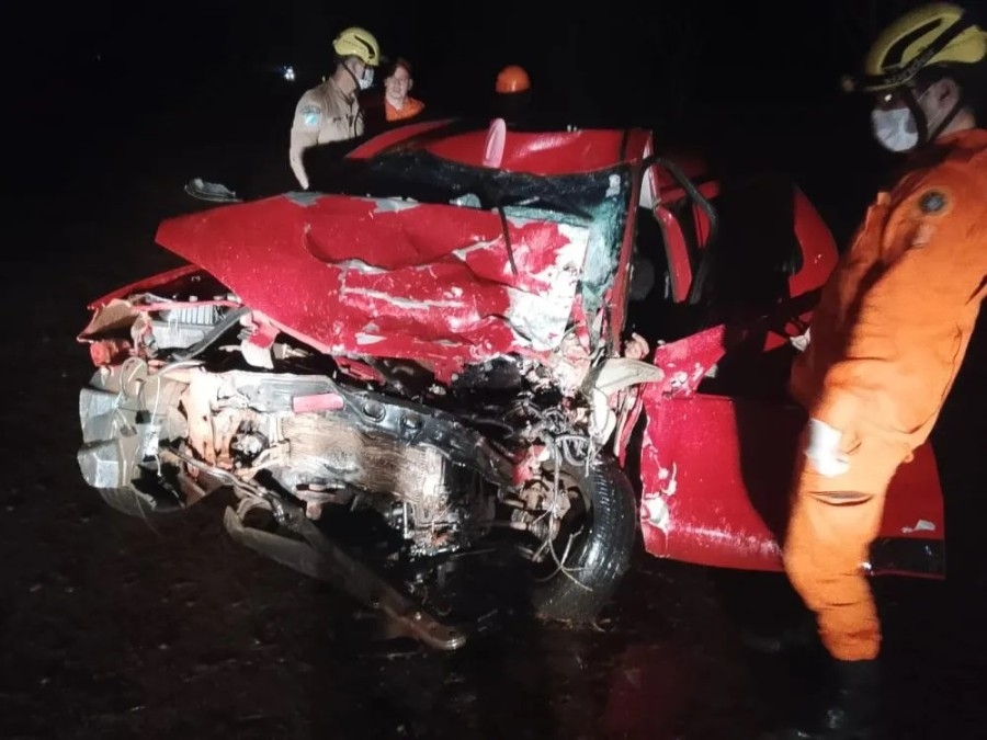 Colisão entre carro e carreta deixa três mortos na BR-158 em Três Lagoas