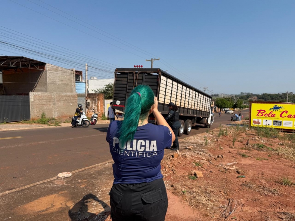 Ciclista morre após ser atingida por caminhão boiadeiro em cruzamento de Nova Andradina