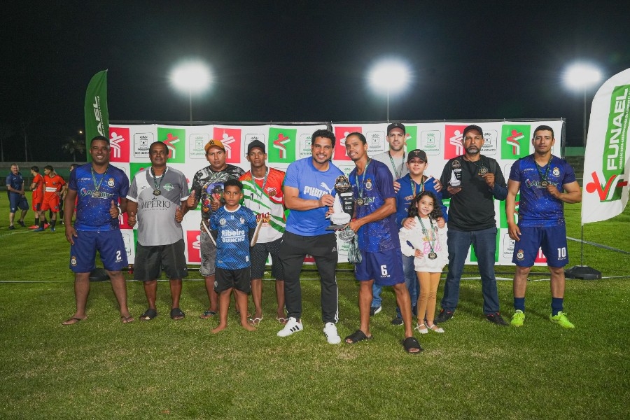 Nova iluminação do Andradão é entregue durante final do Campeonato Municipal de Futebol Society