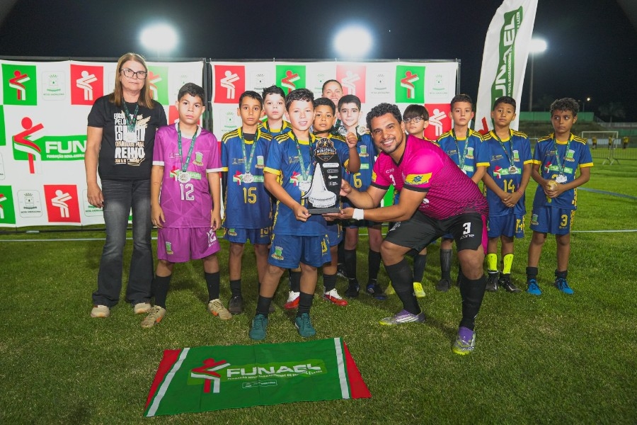 Nova iluminação do Andradão é entregue durante final do Campeonato Municipal de Futebol Society