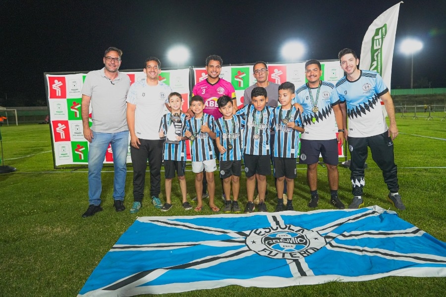 Nova iluminação do Andradão é entregue durante final do Campeonato Municipal de Futebol Society
