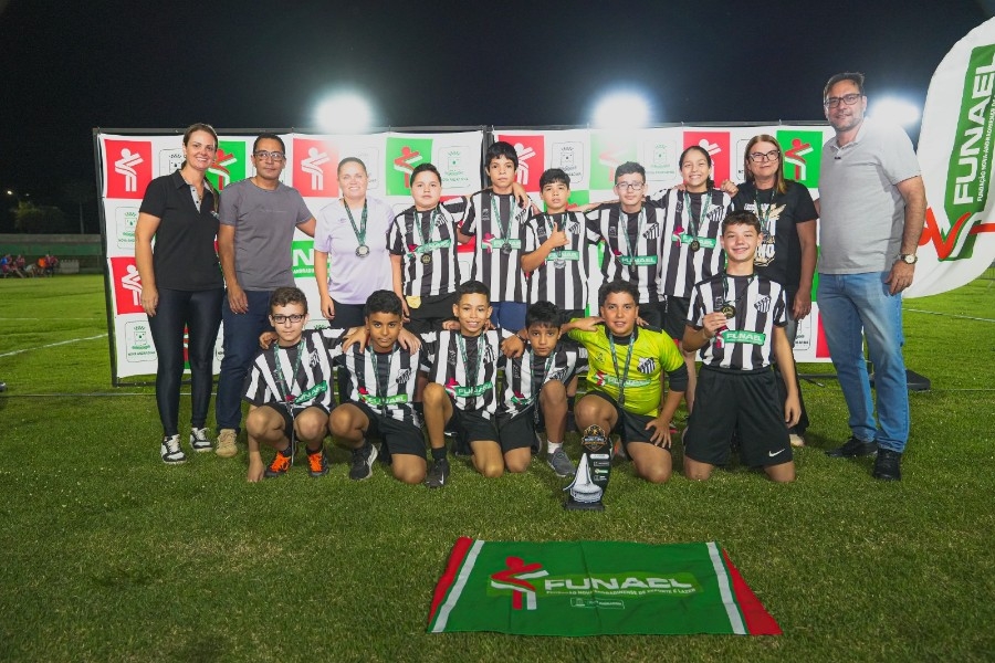 Nova iluminação do Andradão é entregue durante final do Campeonato Municipal de Futebol Society