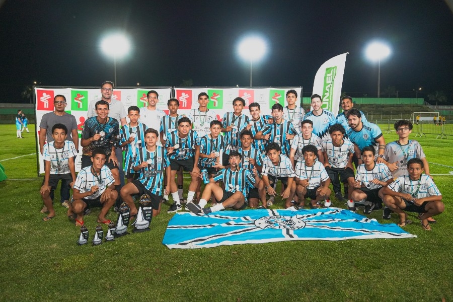 Nova iluminação do Andradão é entregue durante final do Campeonato Municipal de Futebol Society