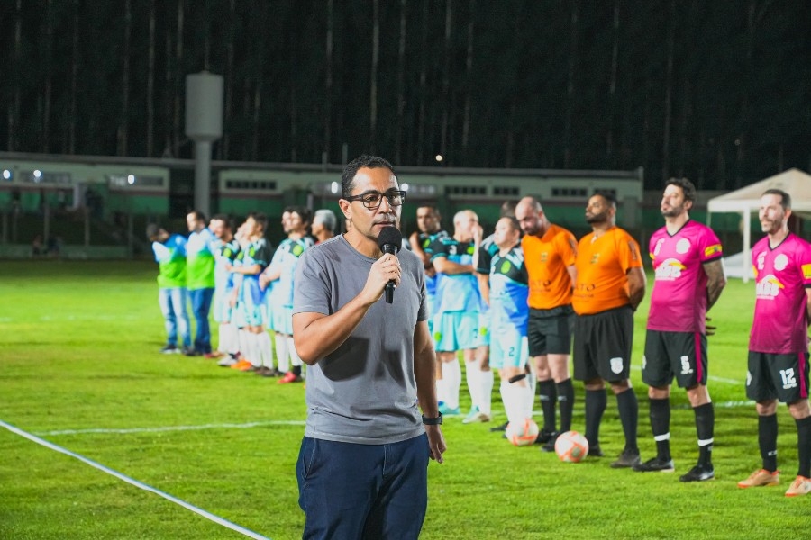 Nova iluminação do Andradão é entregue durante final do Campeonato Municipal de Futebol Society