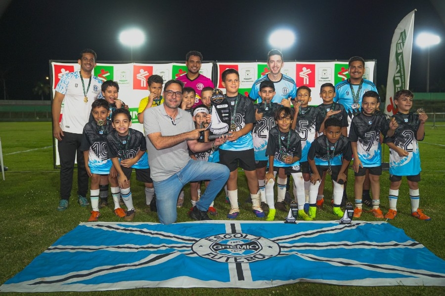 Nova iluminação do Andradão é entregue durante final do Campeonato Municipal de Futebol Society