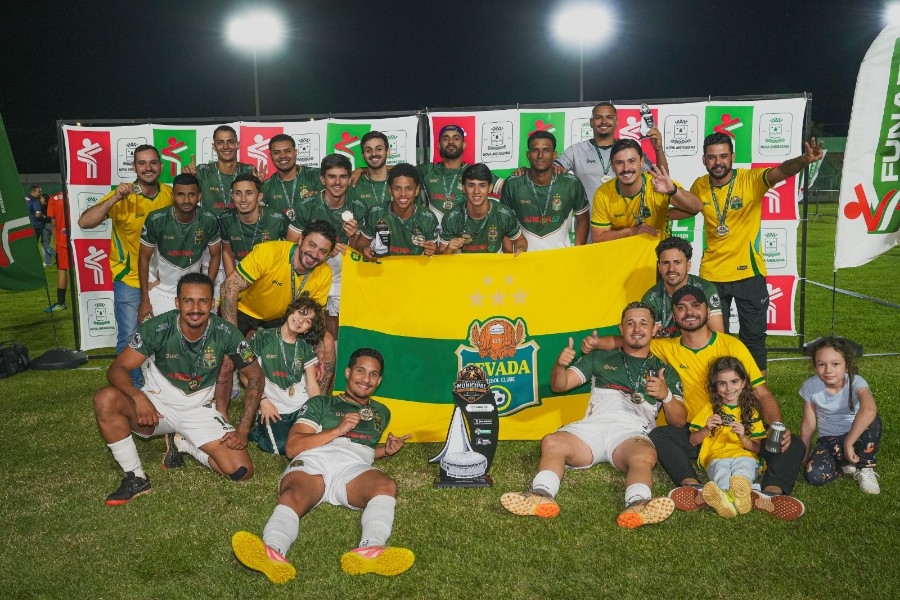 Nova iluminação do Andradão é entregue durante final do Campeonato Municipal de Futebol Society