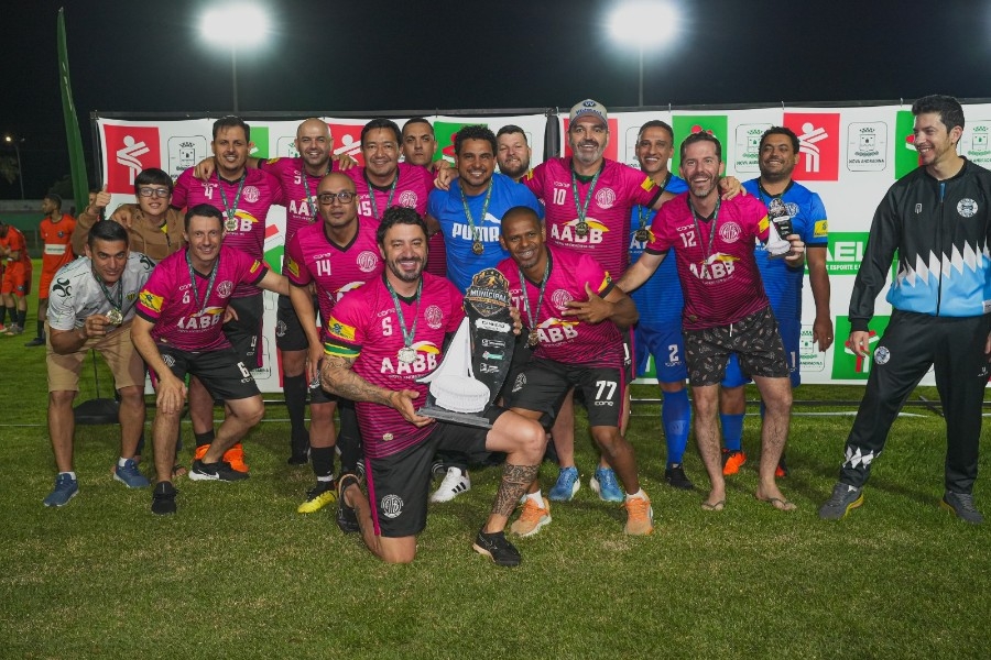 Nova iluminação do Andradão é entregue durante final do Campeonato Municipal de Futebol Society