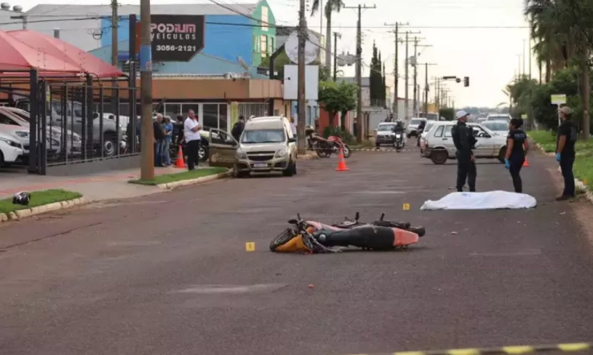 Motociclista morre após bater contra canteiro e ser lançado contra árvore em Campo Grande
