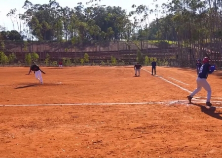 Márcia Lobo propõe quadra de tênis na Sede Campestre da Acena