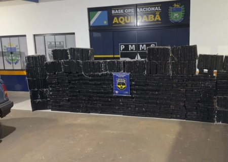 PMR apreende 1,1 tonelada de maconha na MS-384