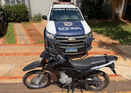 Dupla abandona moto furtada e foge da Força Tática em Nova Andradina