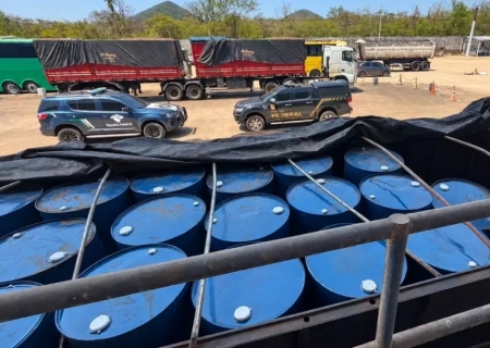 Carreta com 15 toneladas de produto usado no refino de cocaína é retida em Corumbá