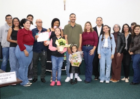 Do portão da escola à memória de gerações: Tia Sol recebe homenagem da Câmara