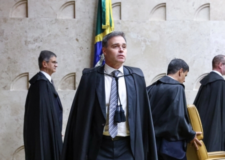 Mendonça diz que retirar sigilo do celular de Vorcaro tumultua julgamento