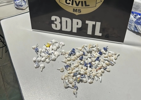 Polícia Civil apreende 117 porções de drogas escondidas em terreno baldio em Três Lagoas