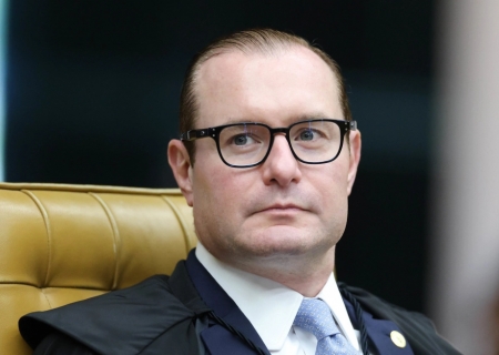 Zanin manda PF entregar dados de celular de Vorcaro em seu gabinete