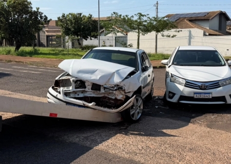 Colisão entre Gol e Corolla deixa danos materiais em Nova Andradina
