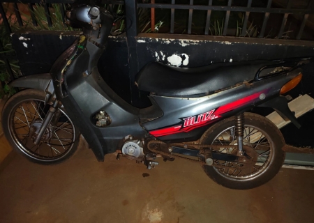 Adolescente é abordado empurrando motoneta furtada durante a madrugada em Rio Brilhante