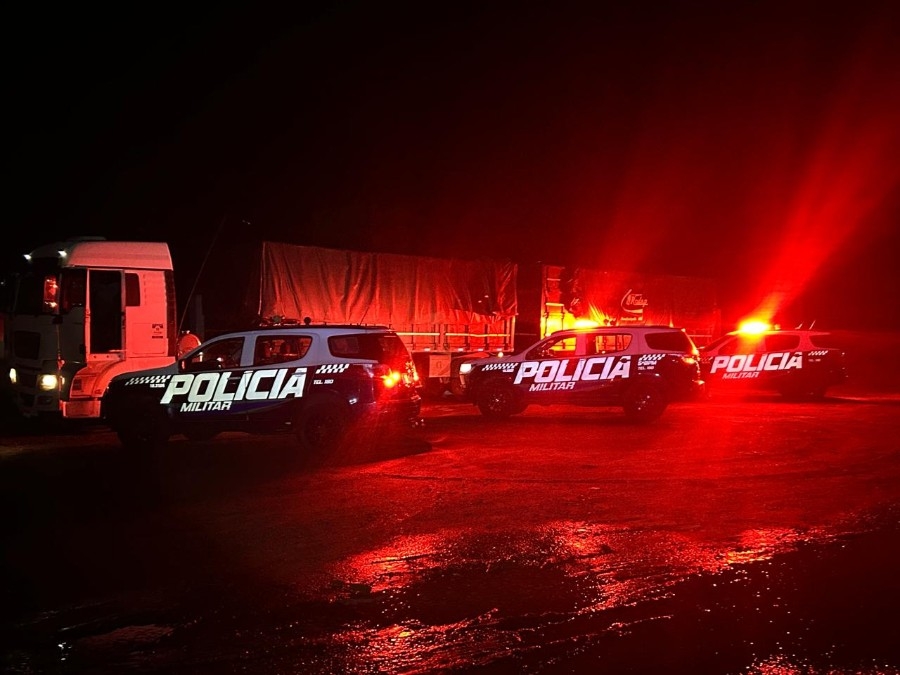 PM apreende 2,6 toneladas de drogas em carreta na BR-163, em Mundo Novo