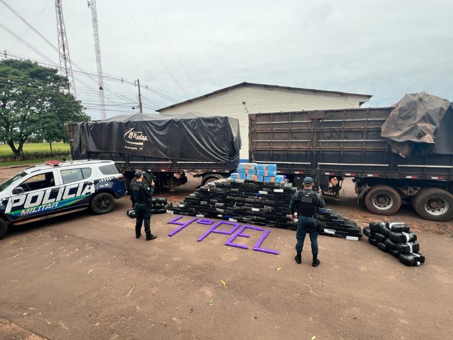 PM apreende 2,6 toneladas de drogas em carreta na BR-163, em Mundo Novo