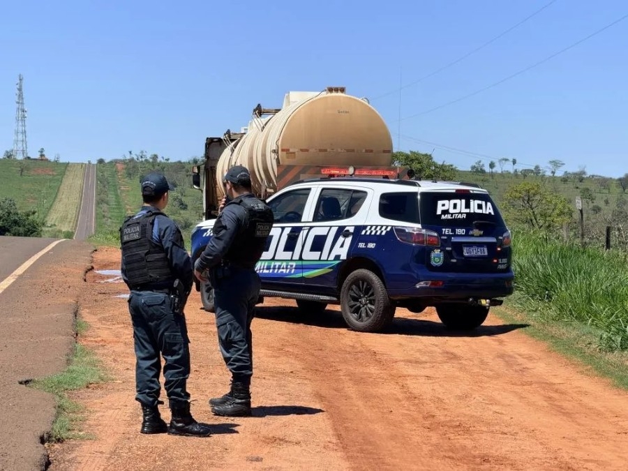 Bitrem roubado no Paraná é encontrado sem carga de combustível na MS-395