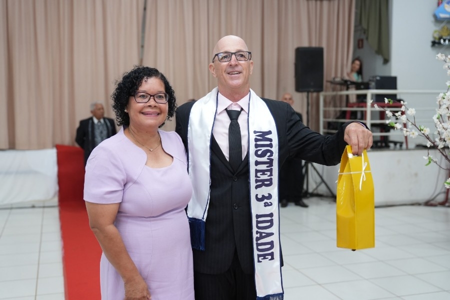 Noite de glamour e celebração consagra Miss e Mister Terceira Idade 2026 em Nova Andradina