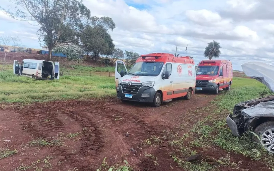 Suspeito de furtar SW4 provoca acidente com van que levava 17 pacientes em Sidrolândia