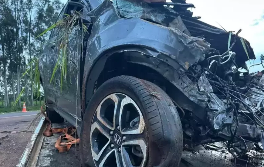 Motorista morre após carro capotar e ter motor arremessado em acidente na BR-060