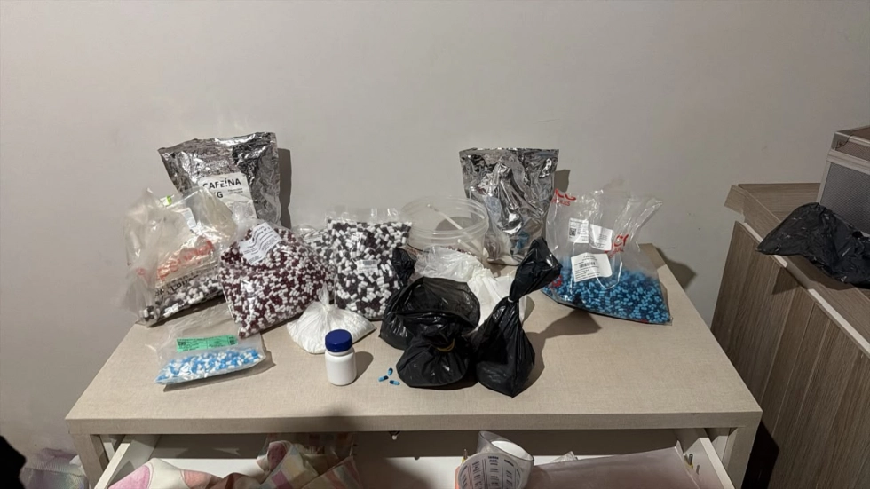 PF prende duas pessoas em laboratório clandestino de medicamentos em Dourados