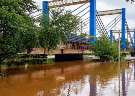Fissura em ponte sobre o Rio Dourados mobiliza técnicos do DNIT em Fátima do Sul