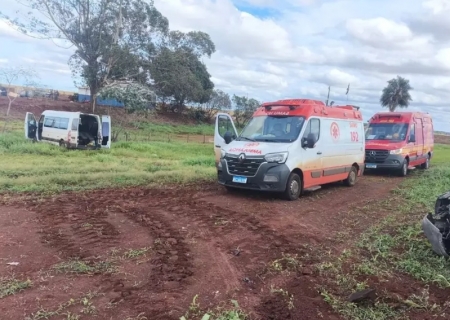 Suspeito de furtar SW4 provoca acidente com van que levava 17 pacientes em Sidrolândia