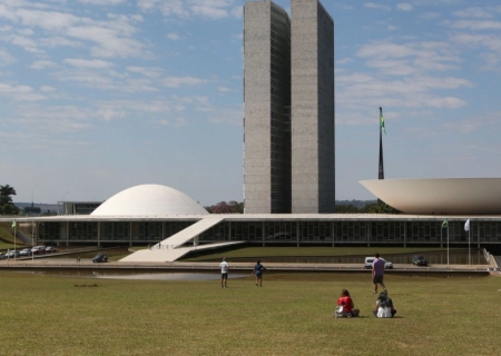 Calendário especial pode acelerar votação da PEC do fim da escala 6x1