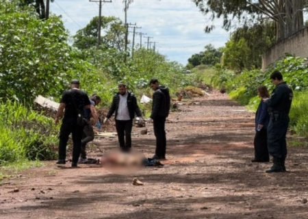 Homem é encontrado morto com marcas de facadas e tiros em Campo Grande