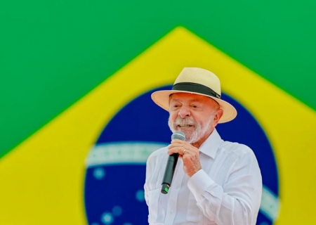 Lula muda coordenação de campanha e mira reformular discurso para 2º turno