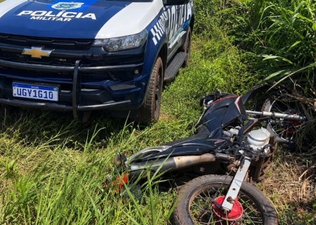 Motocicleta furtada é encontrada abandonada em terreno baldio em Nova Alvorada do Sul