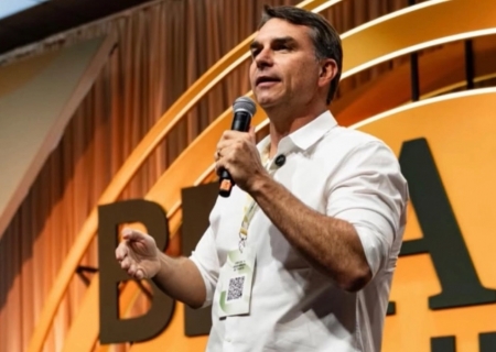 Flávio aciona TSE contra “campanha do medo” com fake news em massa pró-Lula